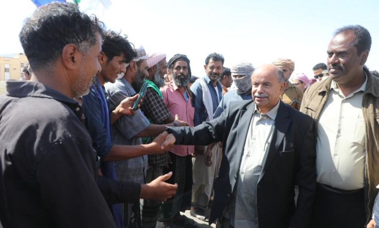 محافظ حضرموت يؤكد أهمية الحفاظ على المكتسبات الوطنية وتعزيز الأمن والاستقرار