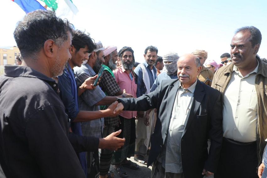 محافظ حضرموت يؤكد أهمية الحفاظ على المكتسبات الوطنية وتعزيز الأمن والاستقرار