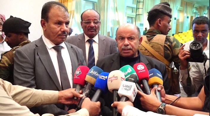 محافظ حضرموت يطلع على الأوضاع الأمنية وتطبيع الحياة العامة في سيئون