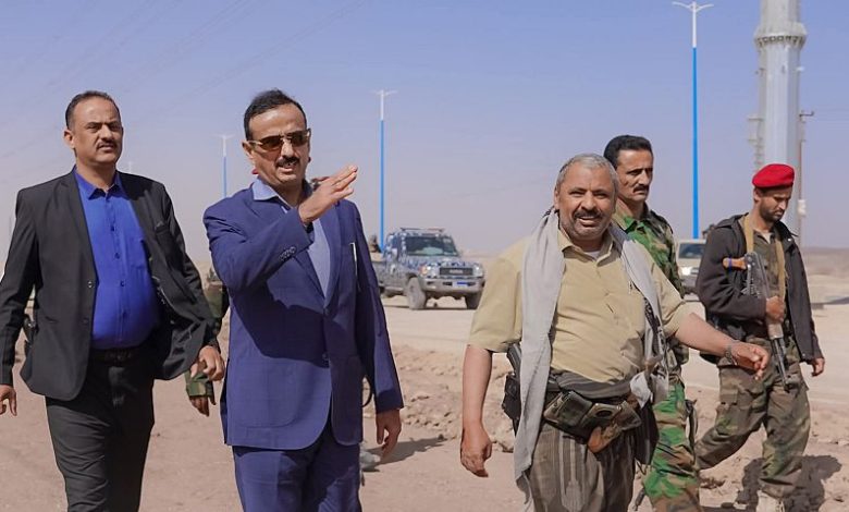 محافظ شبوة يتفقد مشروع توسعة المدخل الغربي لمدينة عتق