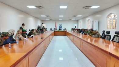 محافظ شبوة يناقش مع لجنة من التحالف سبل التنسيق المشترك لتعزيز الأمن والإستقرار