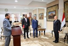 محافظ عدن يؤدي اليمين الدستورية امام رئيس مجلس القيادة الرئاسي