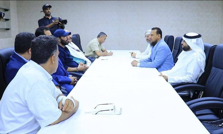 محافظ عدن يناقش مع مستشار القوات المشتركة سبل تعزيز استقرار إمدادات الغاز والوقود