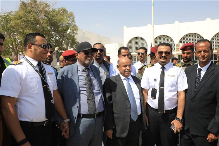 مطار الريان الدولي يستأنف نشاطه الجوي بعد 18 يومًا من التوقف ويربط حضرموت بعدن والقاهرة وسقطرى