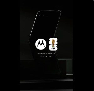 موتورولا تشوّق لإصدار خاص من Razr احتفالًا بكأس العالم وموعد إطلاقه يقترب