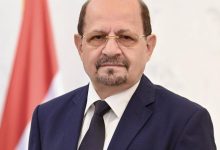 وزير الخارجية يبحث مع وزير الدولة البريطاني مستجدات الأوضاع والتطورات في محافظتي حضرموت والمهرة