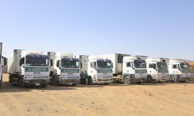 وصول 20 شاحنة إغاثية مقدمة من مركز الملك سلمان للإغاثة إلى مديرية العبر بحضرموت