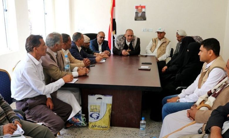 وكيل محافظة تعز يطلع على سير العمل في المشاريع الخدمية في مديرية صبر الموادم