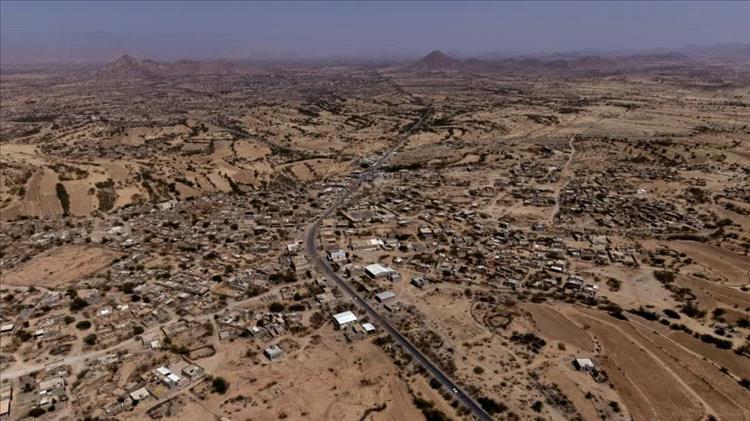 أبين..سكان مدينة العين يشكون انقطاع الكهرباء عنهم خلال أيام عيد الفطر المبارك