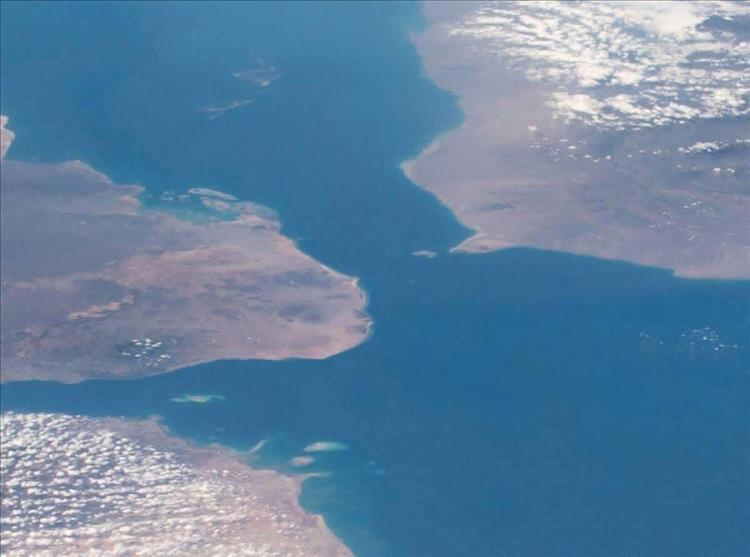 أسوشيتد برس: مصادر حـ.ـوثية تتحدث عن مخزون صواريخ ومسيرات وقدرة على إغلاق باب المندب