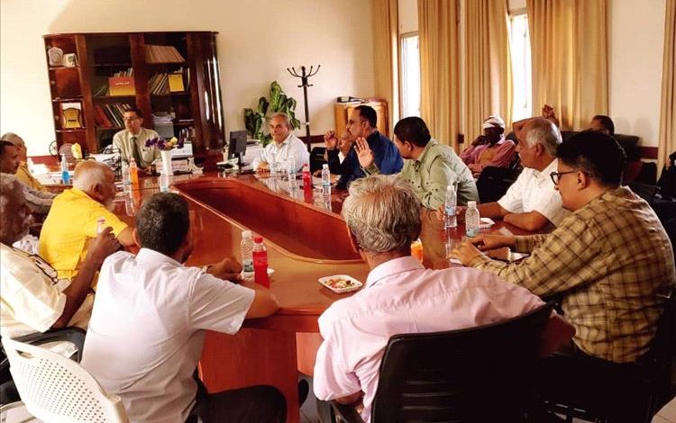 اجتماع صحي في لحج مع أول دوام بعد العيد.. توجيهات حازمة بشأن الانضباط الوظيفي