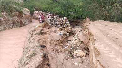 استمرار انهيار السواقي الزراعية والطرقات جراء الأمطار الغزيرة والسيول بمديرية حجر