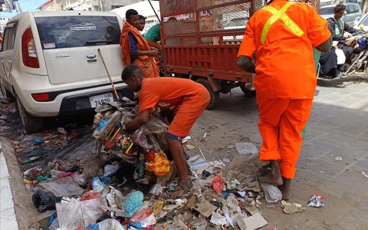 استمرار حملة صندوق النظافة في الشيخ عثمان لرفع مخلفات الأمطار