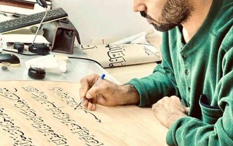 الخطاط زكي الهاشمي يحصد جائزة عالمية في ميلانو كأول عربي يفوز بـ“Universal Genius”