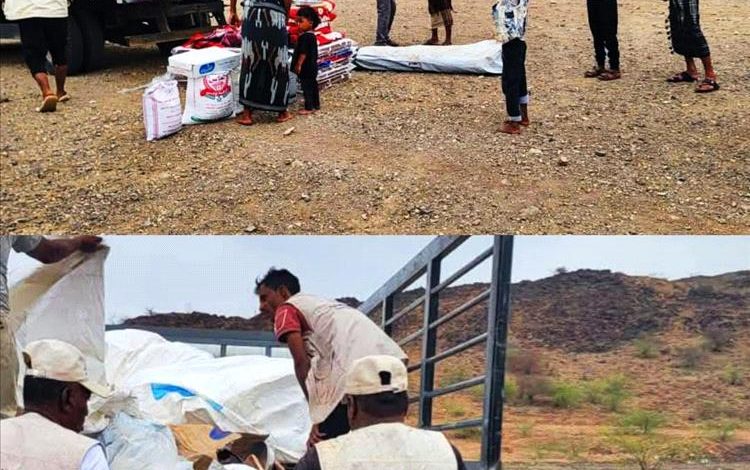 الخلية الإنسانية تباشر تقديم المساعدات الإغاثية لمنكوبي السيول في المخا وموزع.