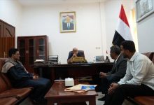 الخنبشي يطلع على سير العمل في جمارك الوديعة ويشدّد على استقرار الإمدادات النفطية بحضرموت