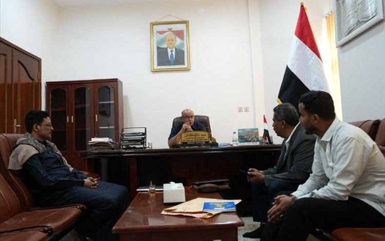 الخنبشي يطلع على سير العمل في جمارك الوديعة ويشدّد على استقرار الإمدادات النفطية بحضرموت