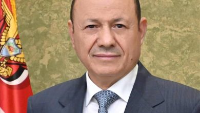 الرئيس العليمي يؤكد التزام الدولة برعاية ضحايا التعذيب والانتهاكات الحوثية