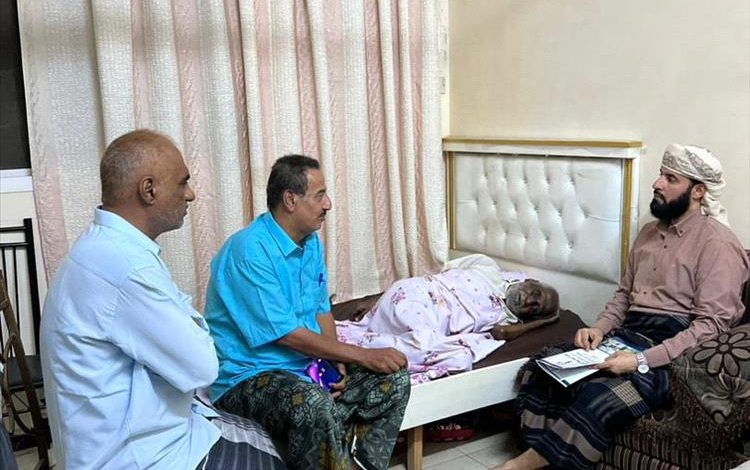 الرباش يزور صحفياً مريضاً في أبين.. قرار عاجل يكشف جانباً إنسانياً لافتاً