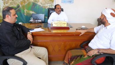 الزهري يناقش مع المحضار سير عمل مكتب الواجبات الزكوية بخورمكسر ويشيد بجهود التحصيل