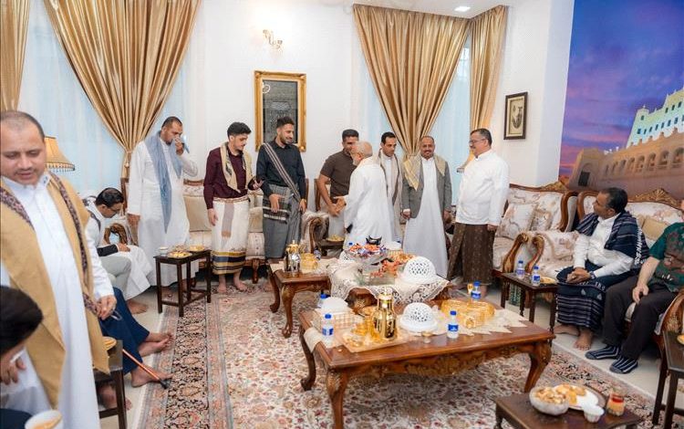 السفير باحميد يستقبل أعضاء البعثة الدبلوماسية وعدداً من أبناء الجالية اليمنية بمناسبة عيد الفطر المبارك