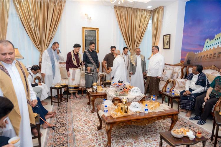السفير باحميد يستقبل أعضاء البعثة الدبلوماسية وعدداً من أبناء الجالية اليمنية بمناسبة عيد الفطر المبارك