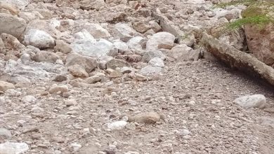 السيول تدمر البنية التحتية للطرقات في أرياف المكلا وتعرقل وصول الحالات المرضية