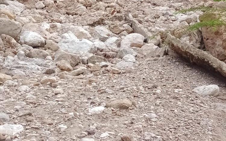 السيول تدمر البنية التحتية للطرقات في أرياف المكلا وتعرقل وصول الحالات المرضية