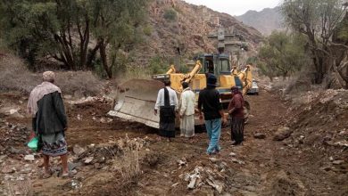 السيول تعزل مناطق في يافع سرار.. وتحرك رسمي عاجل لإعادة فتح الطريق