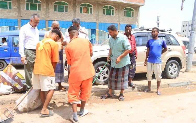 الشاذلي يطلع على اعمال شفط مياه الأمطار ورفع المخلفات في المعلا