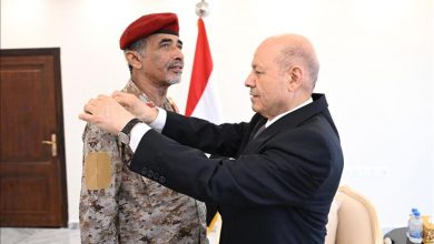 العمري يدافع عن الصبيحي: لا يُقاس بلحظة أسر بل بتاريخ من الشجاعة والشرف العسكري