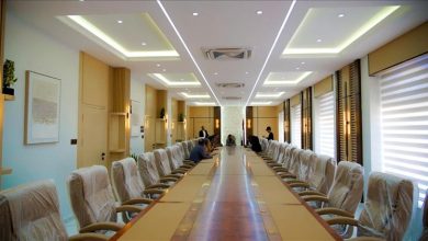 المحافظ ابن الوزير يشيد بمستوى الاعمال في مشروع اعادة تأهيل قاعة الاجتماعات بديوان المحافظة.