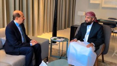 المحرّمي يلتقي رئيس الوزراء لمناقشة مستجدات الأوضاع ودعم مسار الإصلاحات الحكومية