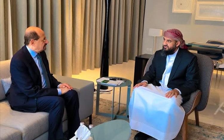 المحرّمي يلتقي رئيس الوزراء لمناقشة مستجدات الأوضاع ودعم مسار الإصلاحات الحكومية