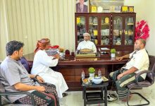 الوكيل الأول بالمهرة يطلع على استعدادات الطرق لمواجهة سيول المنخفض الجوي