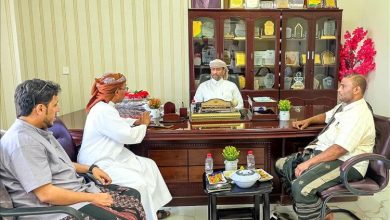 الوكيل الأول بالمهرة يطلع على استعدادات الطرق لمواجهة سيول المنخفض الجوي