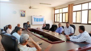 الوكيل المساعد لوزارة النفط يتفقد الانضباط الوظيفي في شركتي "مصافي عدن" و"الاستثمارات النفطية"