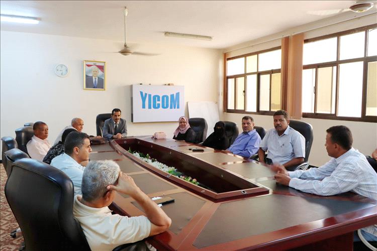 الوكيل المساعد لوزارة النفط يتفقد الانضباط الوظيفي في شركتي "مصافي عدن" و"الاستثمارات النفطية"