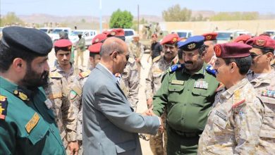 الوكيل بارباع يستقبل وزير الدفاع ويترأس اجتماعًا أمنيًا وعسكريًا موسعًا بوادي وصحراء حضرموت