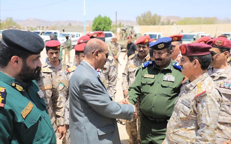 الوكيل بارباع يستقبل وزير الدفاع ويترأس اجتماعًا أمنيًا وعسكريًا موسعًا بوادي وصحراء حضرموت
