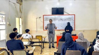 بأجواء العيد وروح إيجابية تعزز الالتزام.. كلية اللغات بجامعة عدن تدشن الفصل الدراسي الثاني