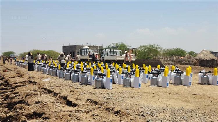 تعز .الخلية الإنسانية تسيّر قافلة إغاثية لمنكوبي السيول في الزهاري والمشالحة.