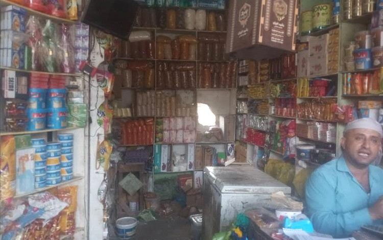 تعز. محلات تتعرض لسرقة من قبل مجهولون  في سوق مفرق جبل حبشي.