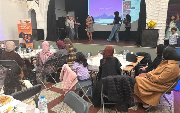 جلسة عيد بطابع يمني تجمع نساءً من ثقافات مختلفة في بلجيكا