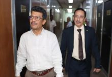 جولة تفقدية لقيادة شركة النفط بعدن لمتابعة سير العمل وتهنئة الموظفين