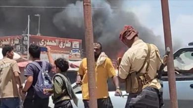 حريق مفاجئ في الفيوش يلتهم محل ألعاب نارية ويثير حالة استنفار