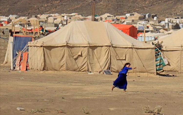 حريق يلتهم مخيمات للنازحين في الجفينة بمأرب ومناشدات عاجلة لإنقاذ الأسر المتضررة