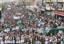 حشود غير مسبوقة في مأرب.. وقفة جماهيرية ضخمة تندد بالاعتداءات الإيرانية وتؤكد التضامن مع السعودية ودول الخليج