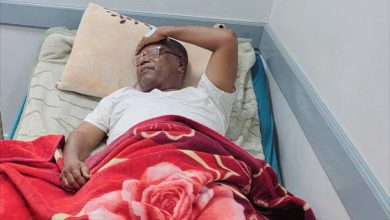 رئيس فرع اتحاد الإعلام الرياضي بوادي حضرموت يطمئن على صحة الإعلامي والمعلق الرياضي صالح باصالح