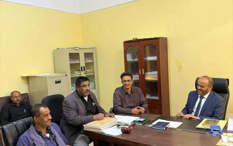 رئيس محكمة استئناف شبوة يتفقد سير العمل القضائي في عدد من محاكم المحافظة